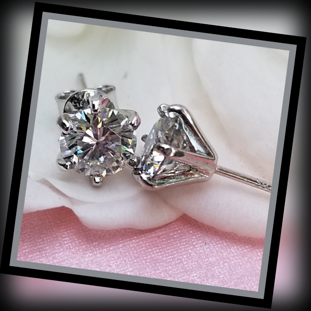 '4.CTTW' Moissanite Stud Earrings Authentic 925S - Picture 6 of 6